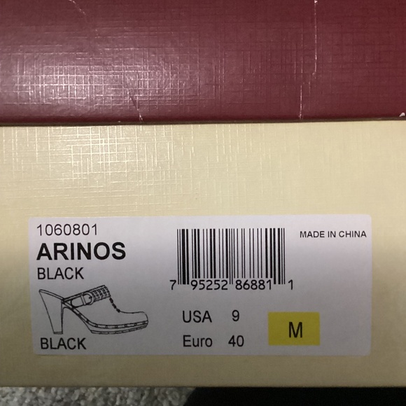 Sofft Leather Clogs - Picture 7 of 7